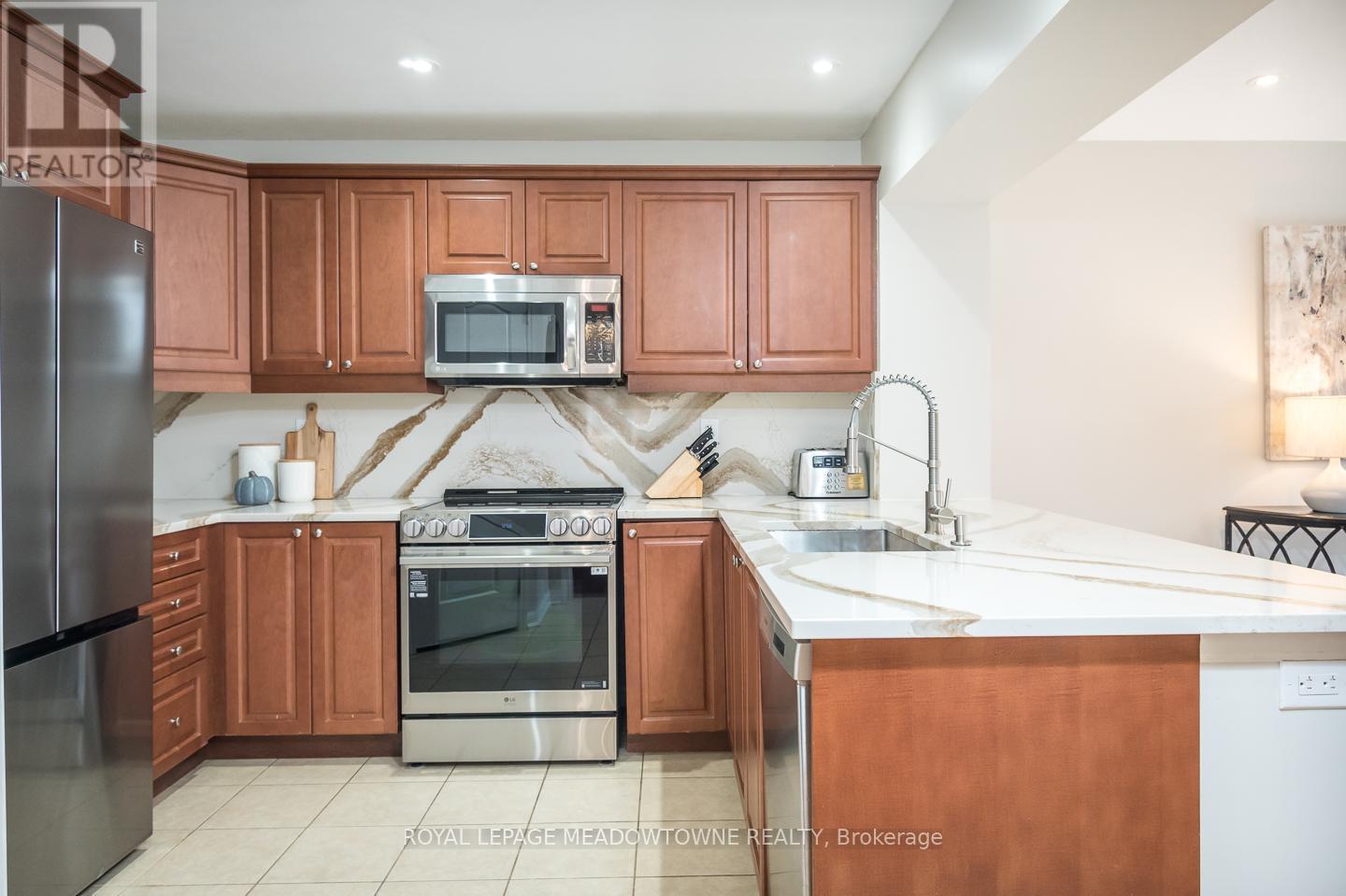 












439 POZBOU CRESCENT

,
Milton,




Ontario
L9T8H8

