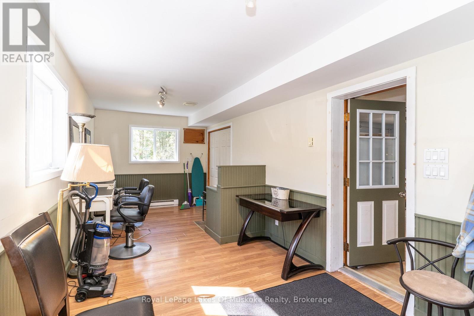 












555 WAGNER STREET

,
Gravenhurst (Muskoka (S)),




Ontario
P1P1E1

