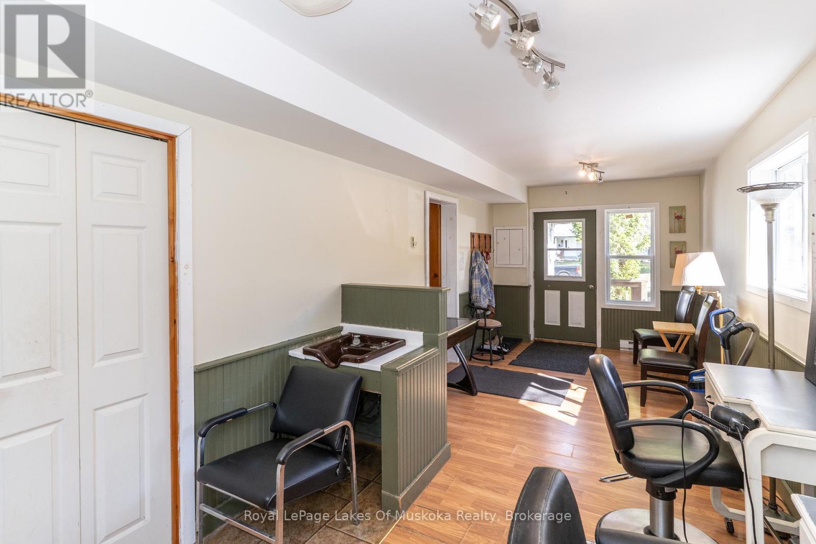 












555 WAGNER STREET

,
Gravenhurst (Muskoka (S)),




Ontario
P1P1E1

