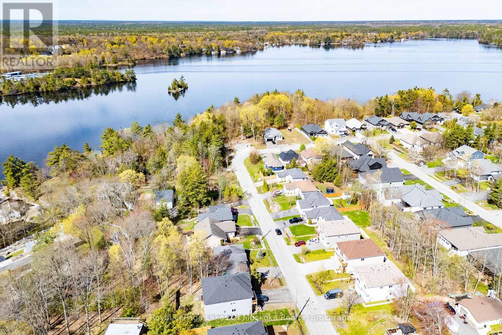 












555 WAGNER STREET

,
Gravenhurst (Muskoka (S)),




Ontario
P1P1E1

