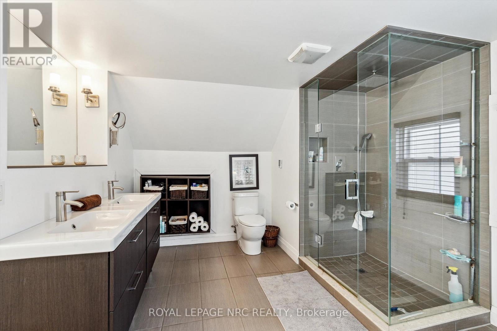 












75 YATES STREET

,
St. Catharines (Downtown),




Ontario
L2R5R7

