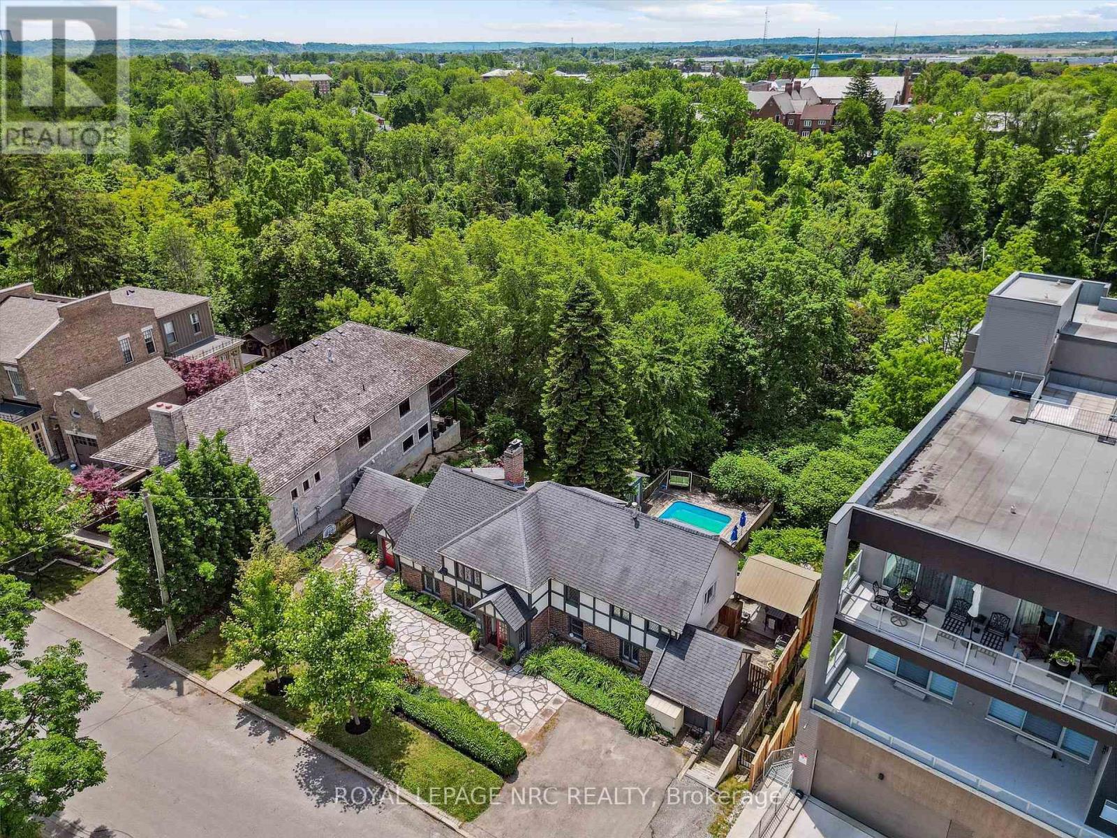 












75 YATES STREET

,
St. Catharines (Downtown),




Ontario
L2R5R7

