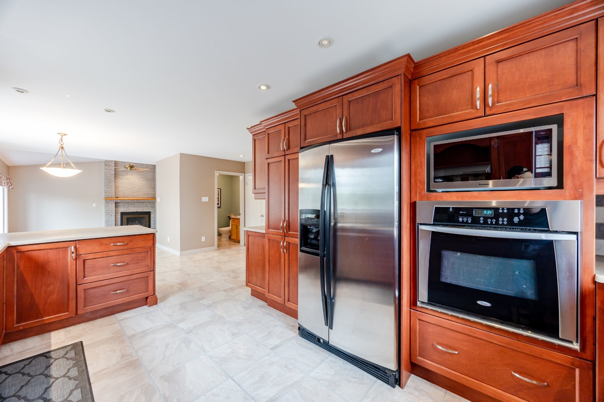









218


Rue du Niagara

,
Kirkland,




QC
H9J3W7

