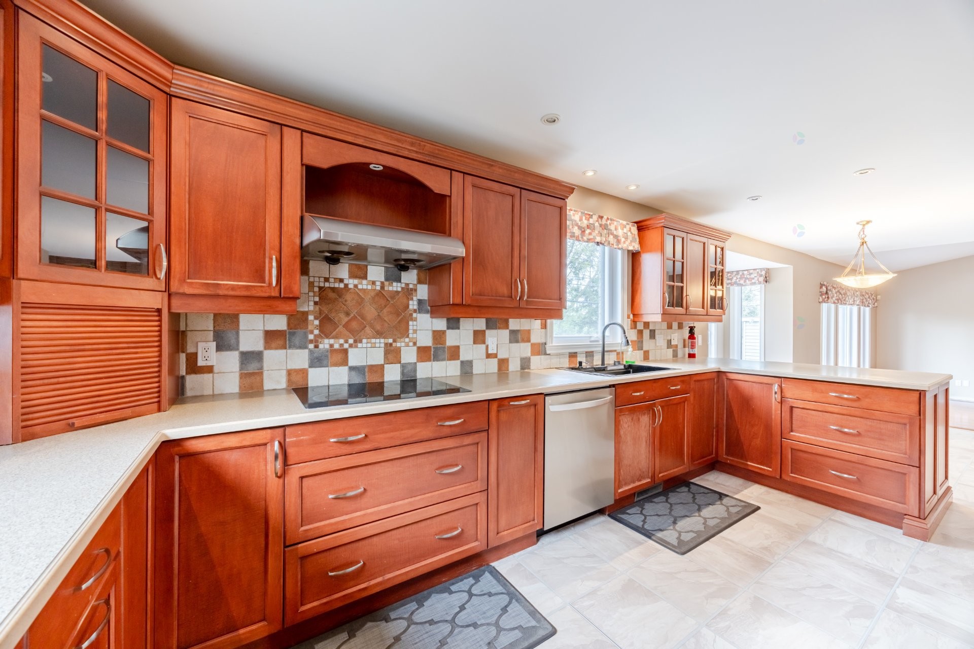 









218


Rue du Niagara

,
Kirkland,




QC
H9J3W7

