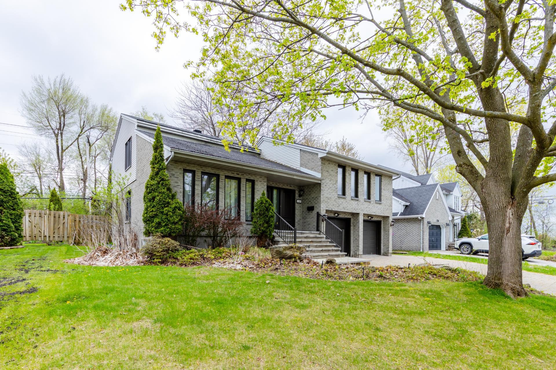 









218


Rue du Niagara

,
Kirkland,




QC
H9J3W7


