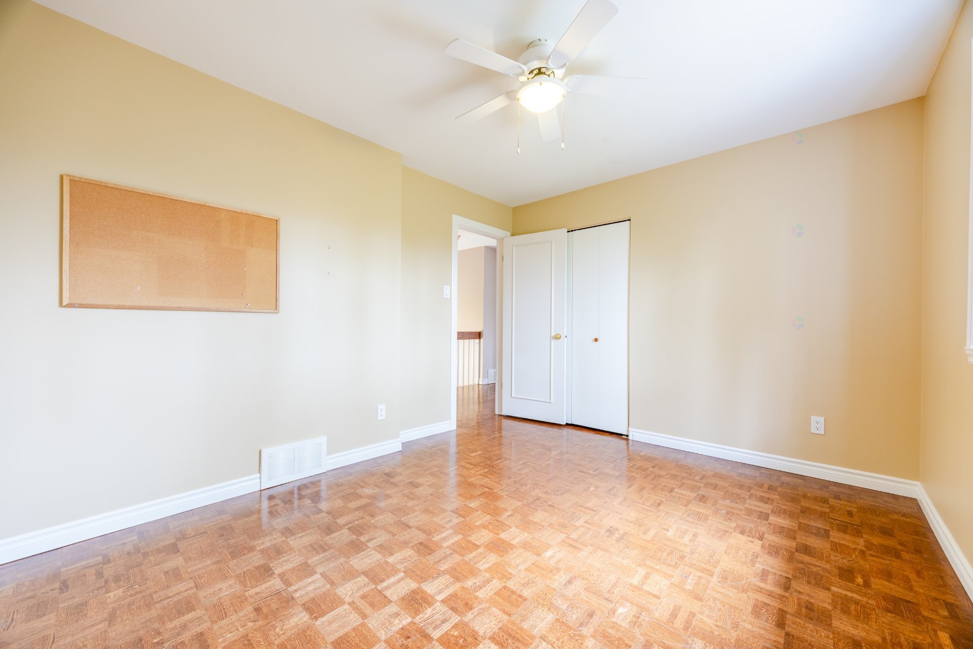 









218


Rue du Niagara

,
Kirkland,




QC
H9J3W7

