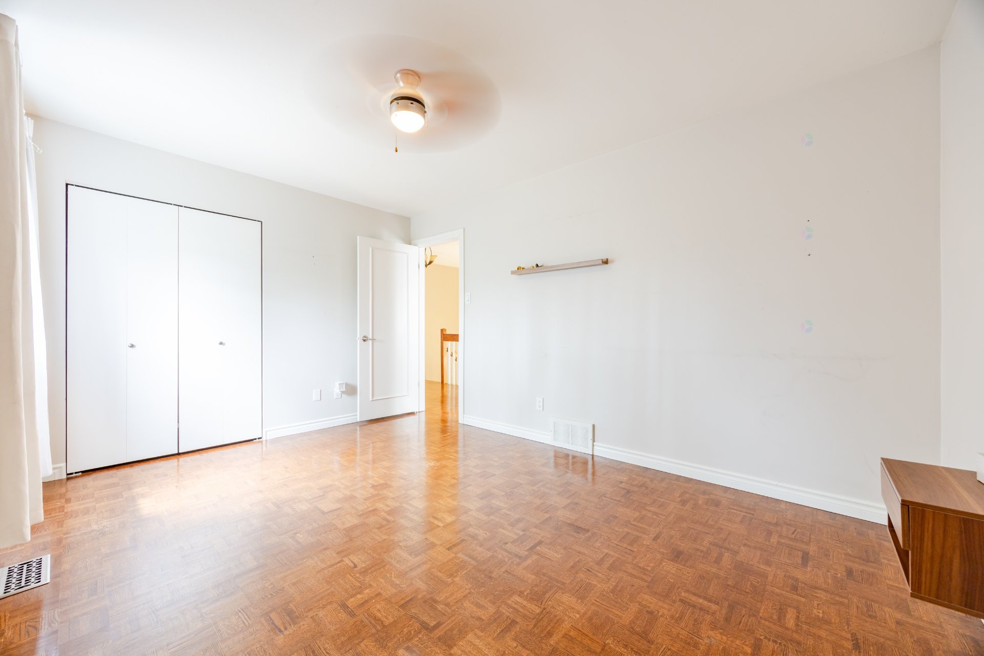 









218


Rue du Niagara

,
Kirkland,




QC
H9J3W7

