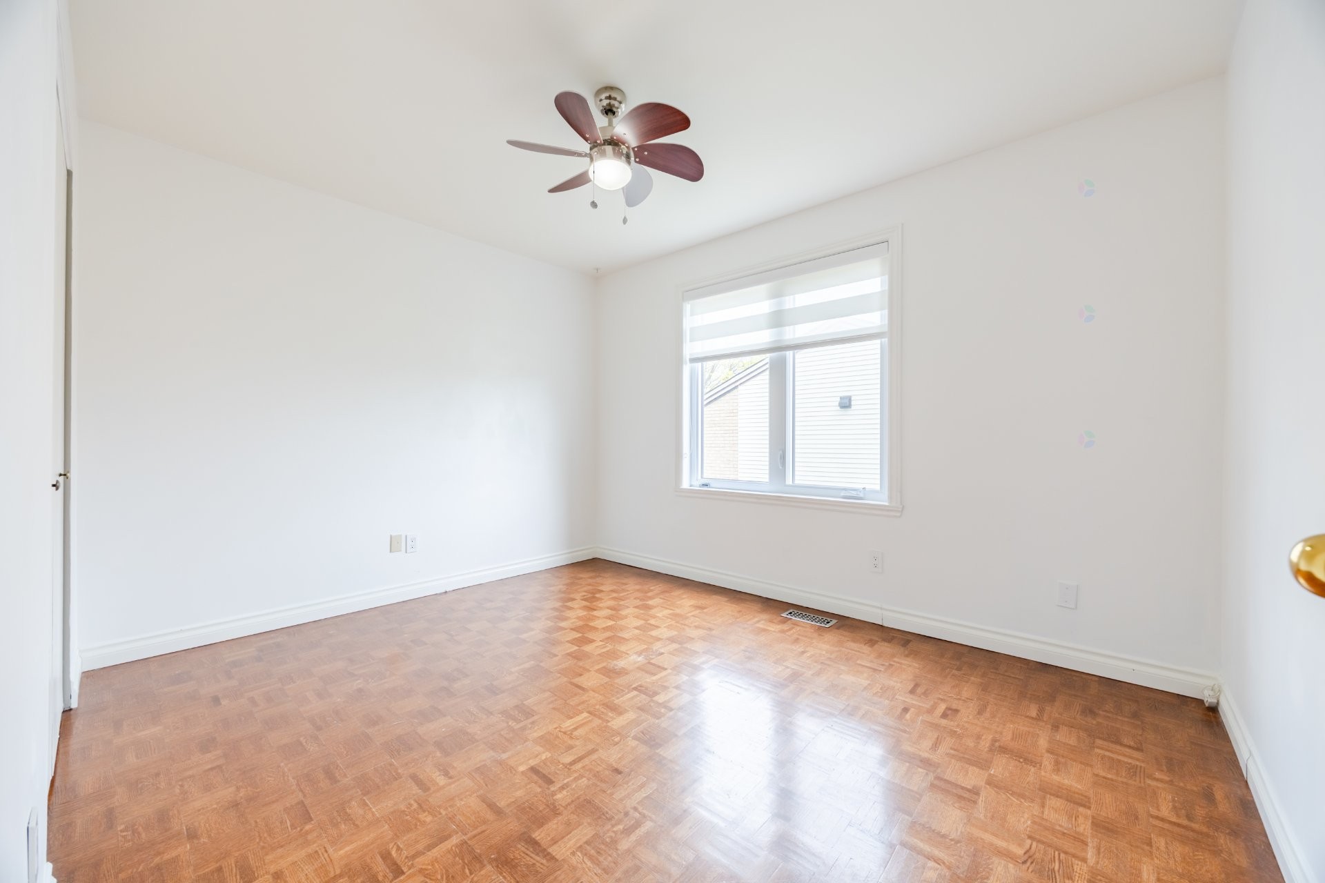 









218


Rue du Niagara

,
Kirkland,




QC
H9J3W7

