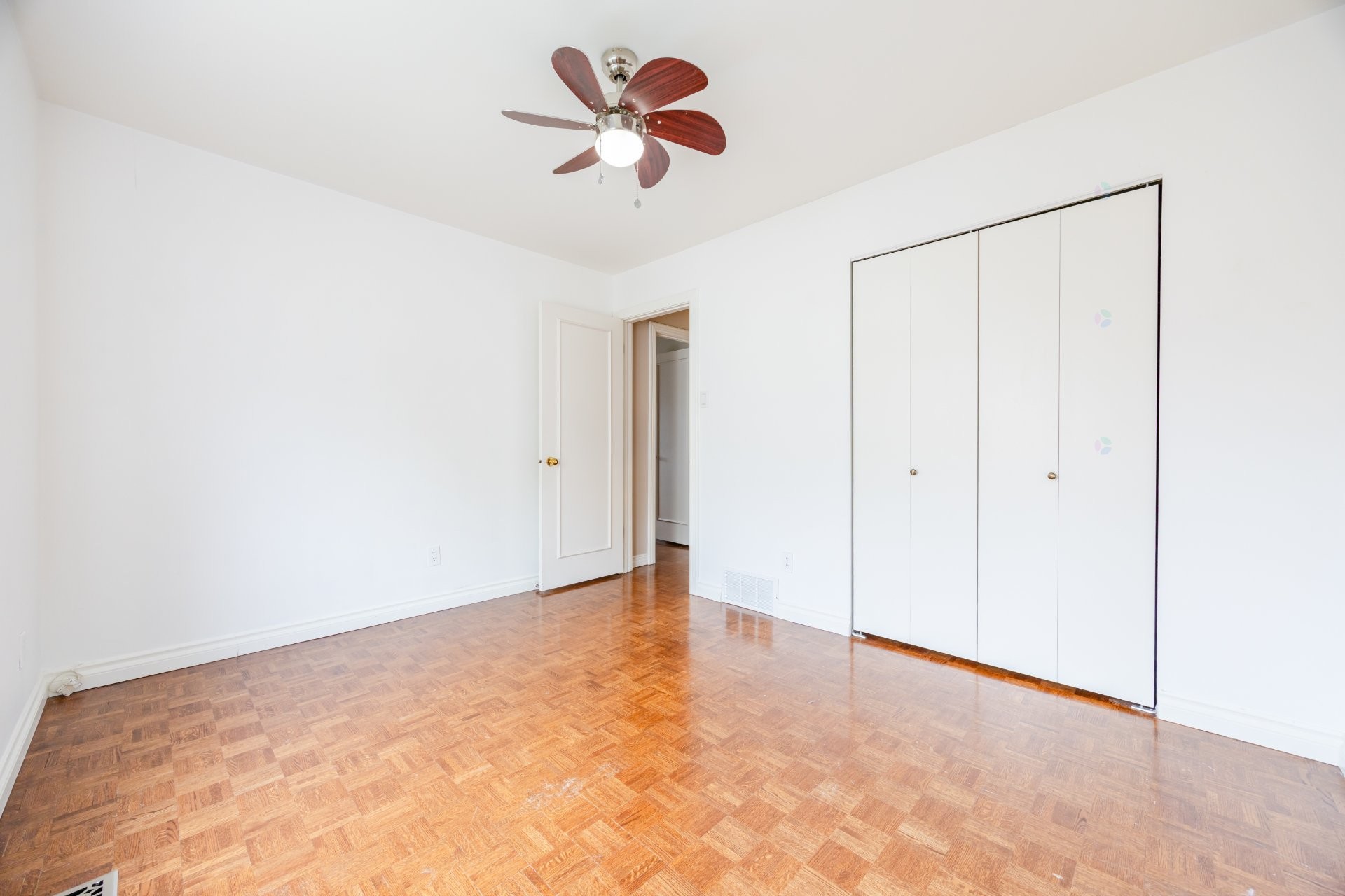 









218


Rue du Niagara

,
Kirkland,




QC
H9J3W7

