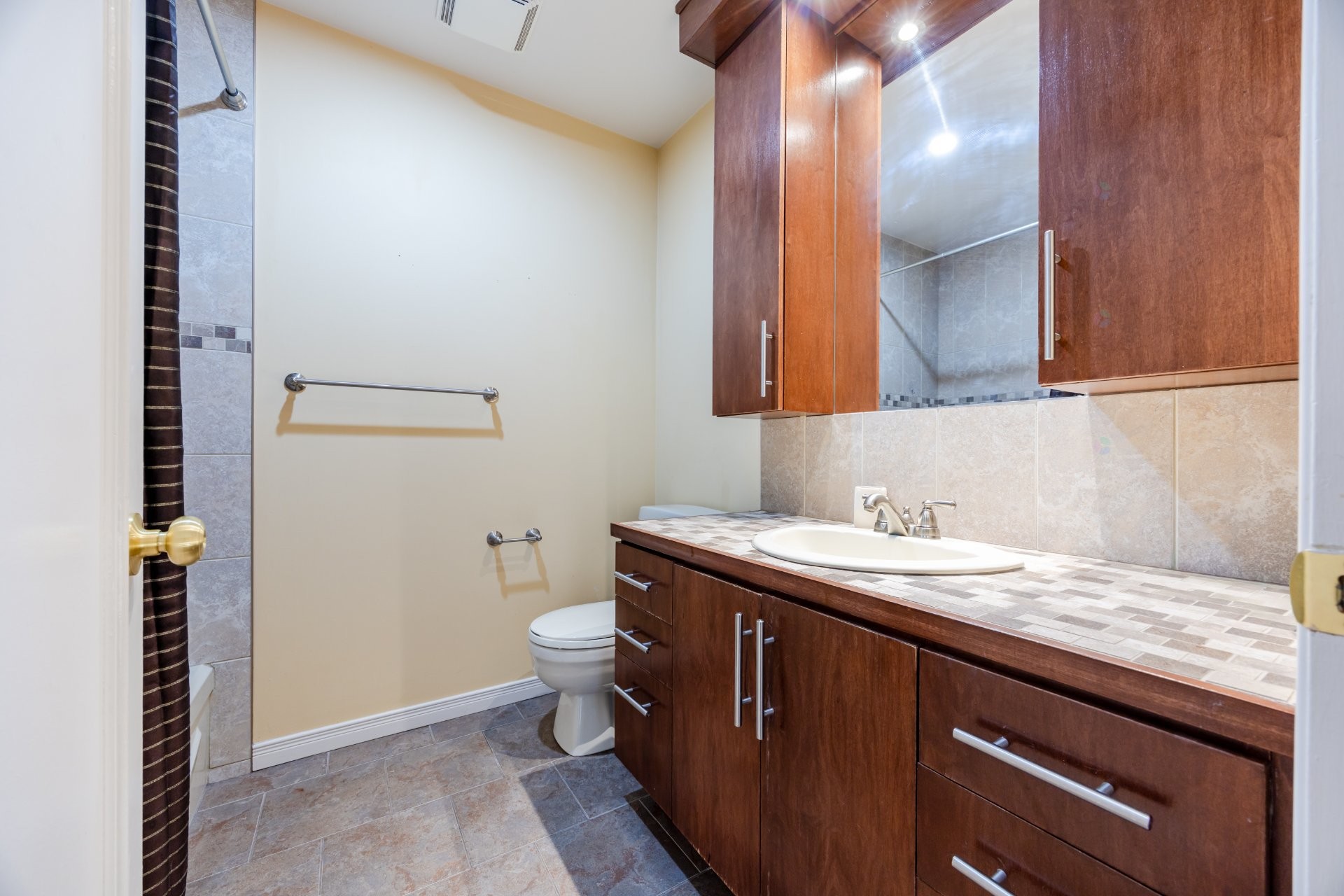 









218


Rue du Niagara

,
Kirkland,




QC
H9J3W7

