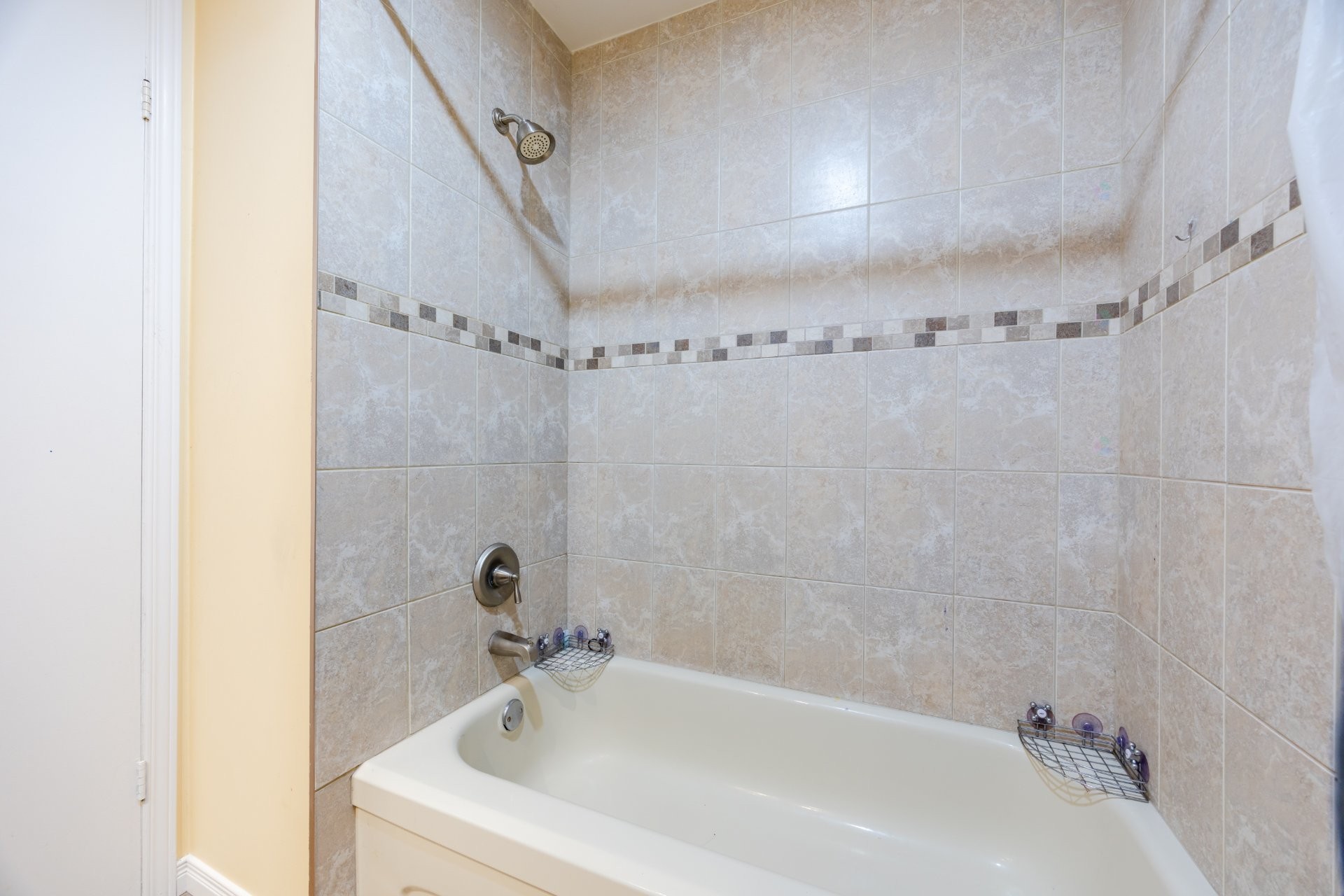 









218


Rue du Niagara

,
Kirkland,




QC
H9J3W7

