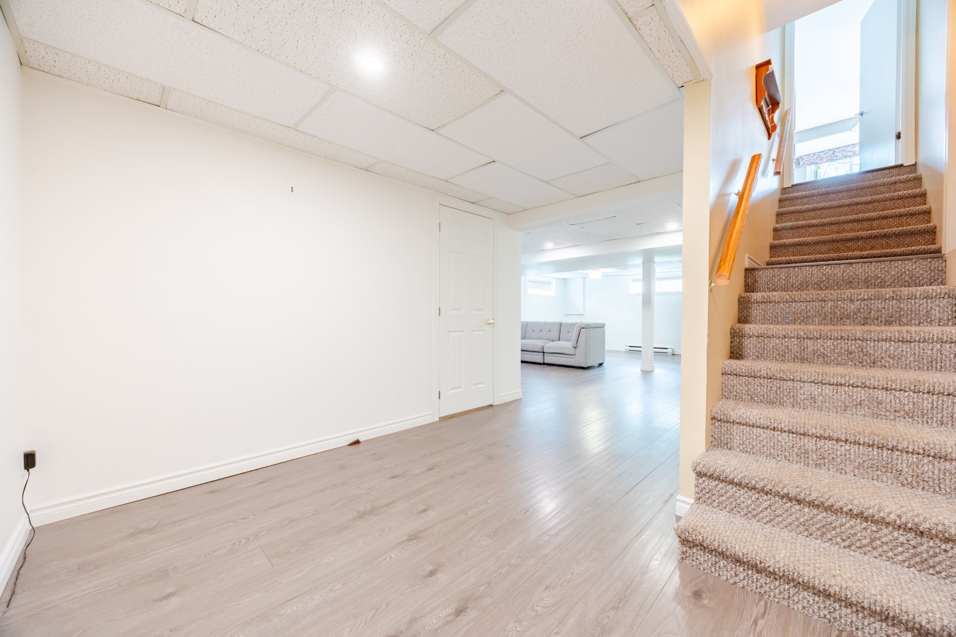 









218


Rue du Niagara

,
Kirkland,




QC
H9J3W7

