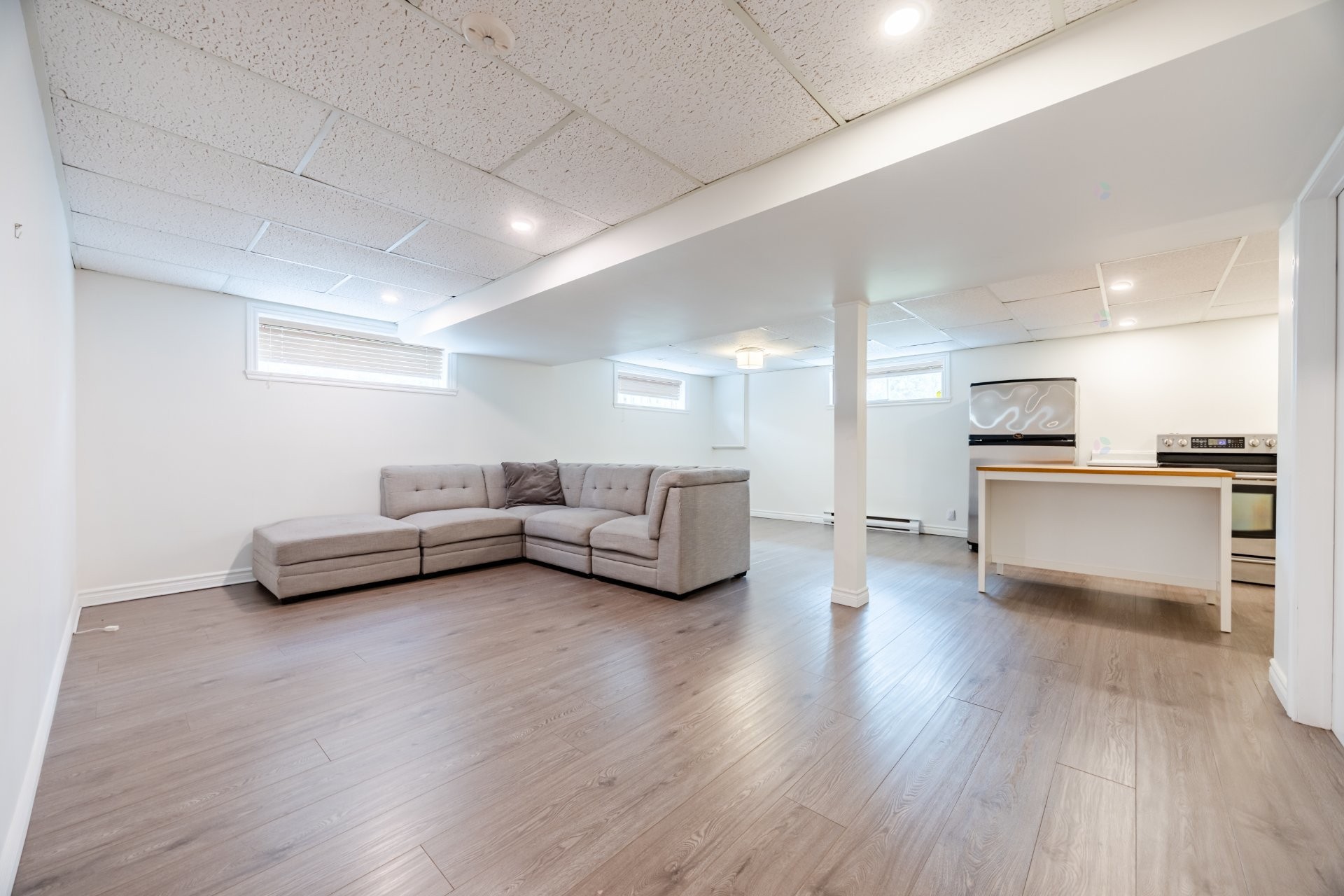 









218


Rue du Niagara

,
Kirkland,




QC
H9J3W7

