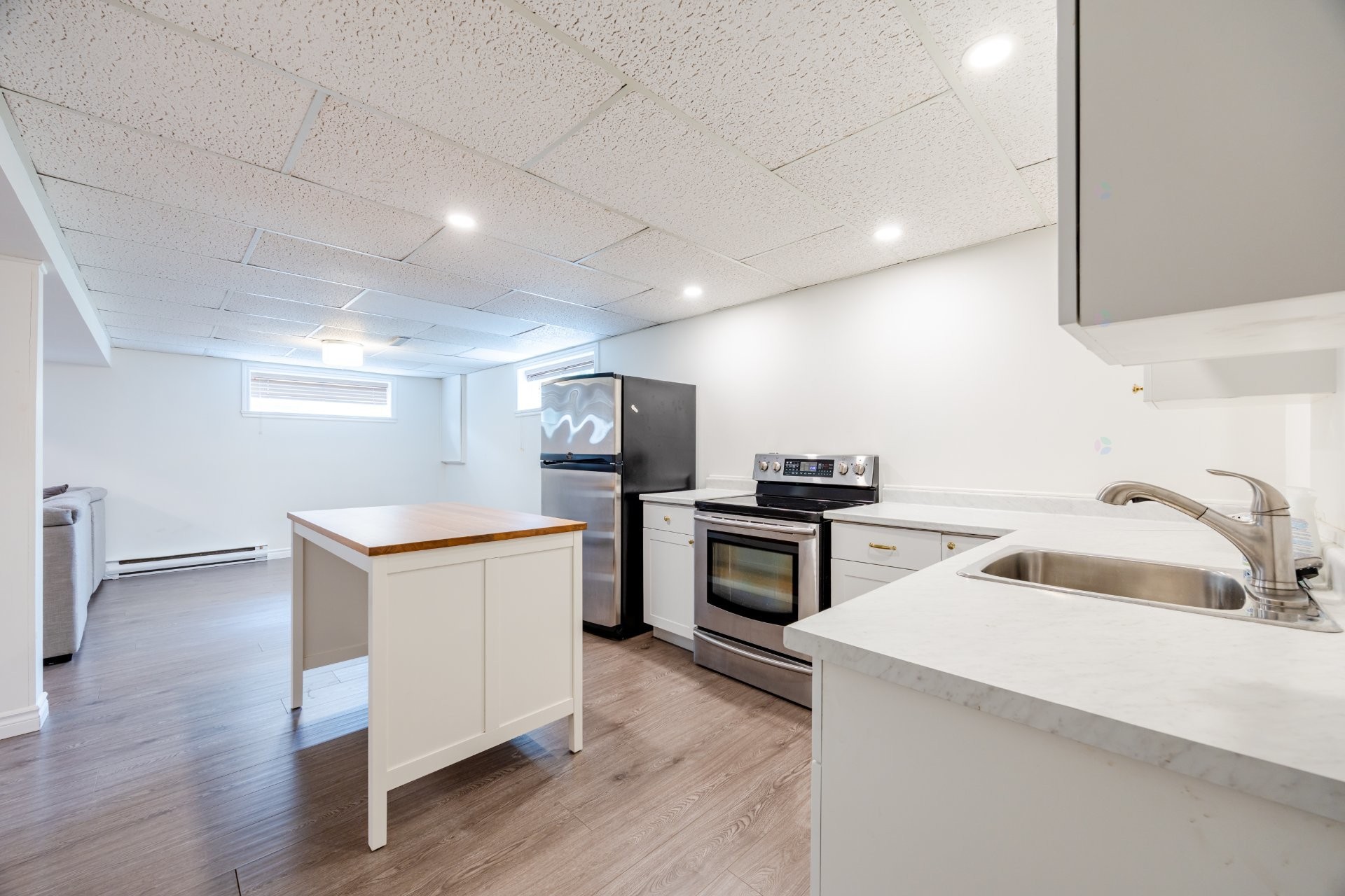 









218


Rue du Niagara

,
Kirkland,




QC
H9J3W7

