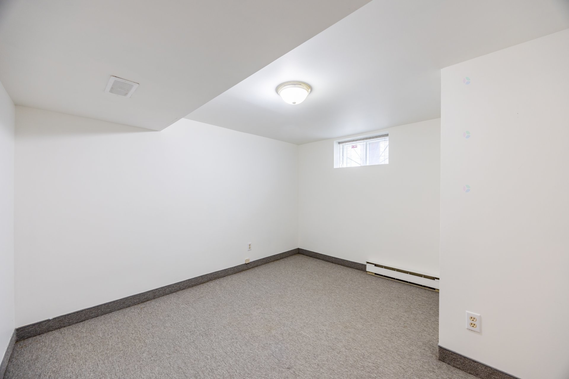 









218


Rue du Niagara

,
Kirkland,




QC
H9J3W7

