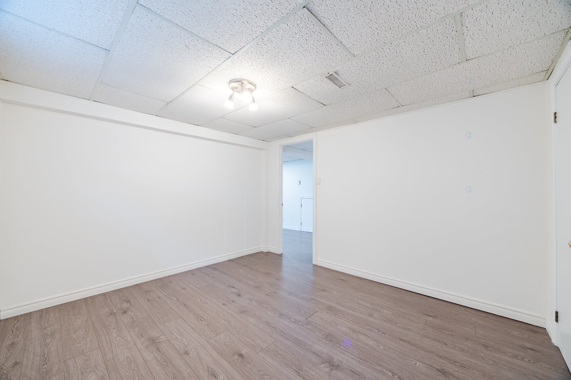 









218


Rue du Niagara

,
Kirkland,




QC
H9J3W7

