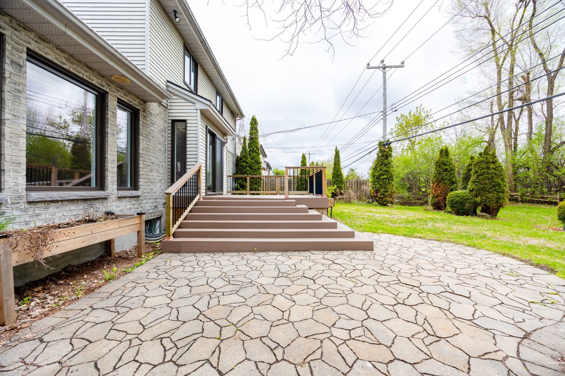 









218


Rue du Niagara

,
Kirkland,




QC
H9J3W7

