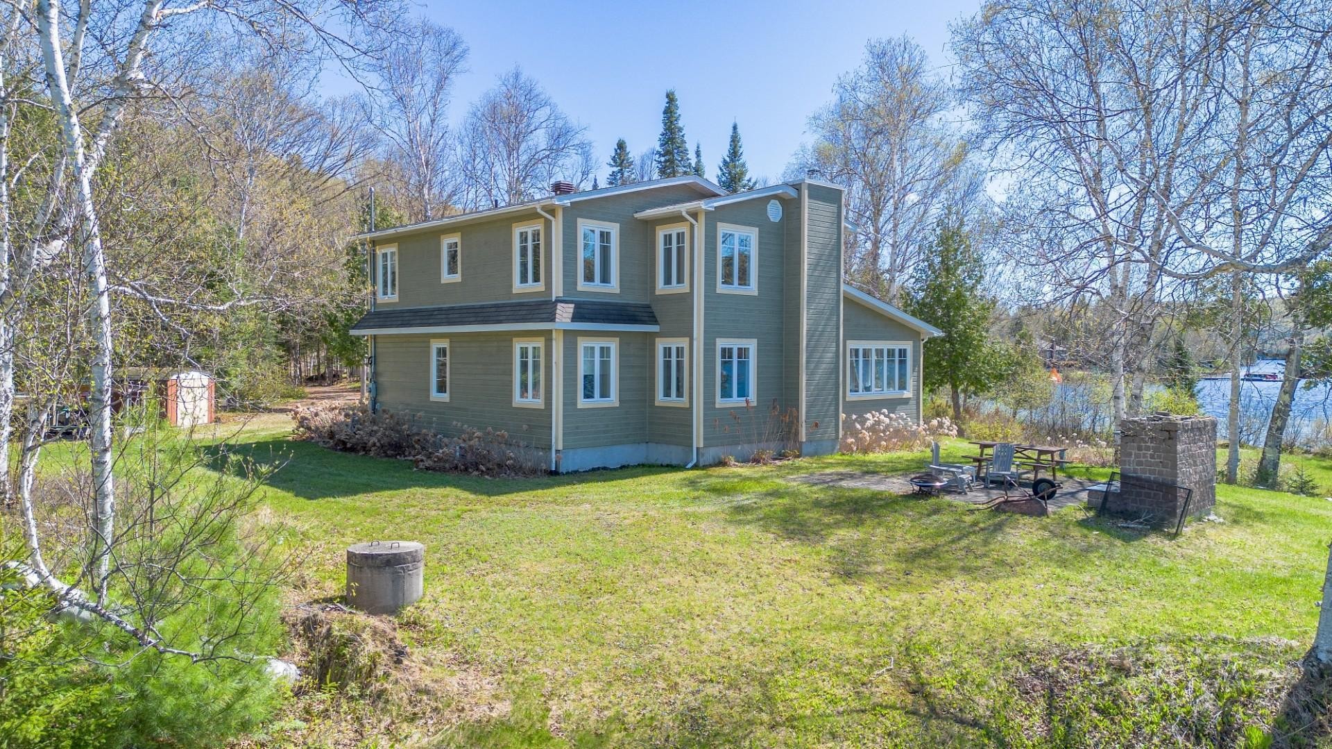 









699


Ch. du Lac-des-Cornes

,
Chute-Saint-Philippe,




QC
J0W1A0

