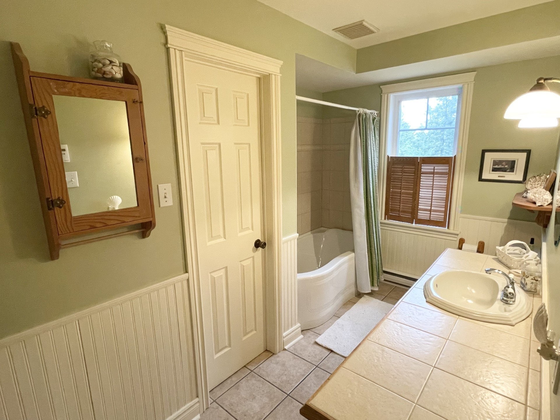 









699


Ch. du Lac-des-Cornes

,
Chute-Saint-Philippe,




QC
J0W1A0


