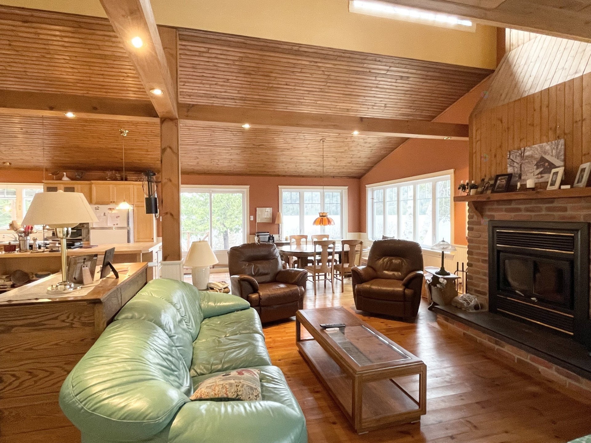 









699


Ch. du Lac-des-Cornes

,
Chute-Saint-Philippe,




QC
J0W1A0

