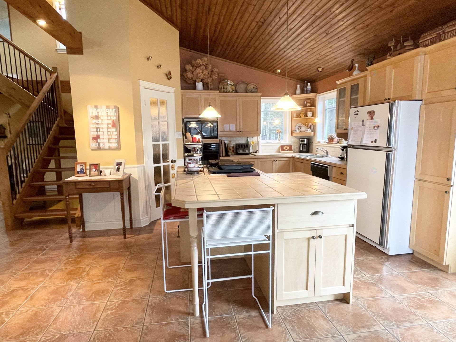









699


Ch. du Lac-des-Cornes

,
Chute-Saint-Philippe,




QC
J0W1A0

