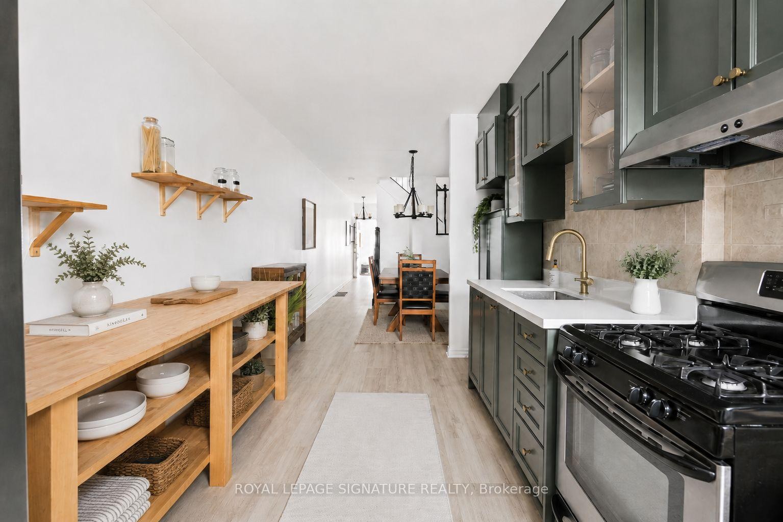 









13


Auburn

Avenue,
Toronto,




ON
M6H 2L6

