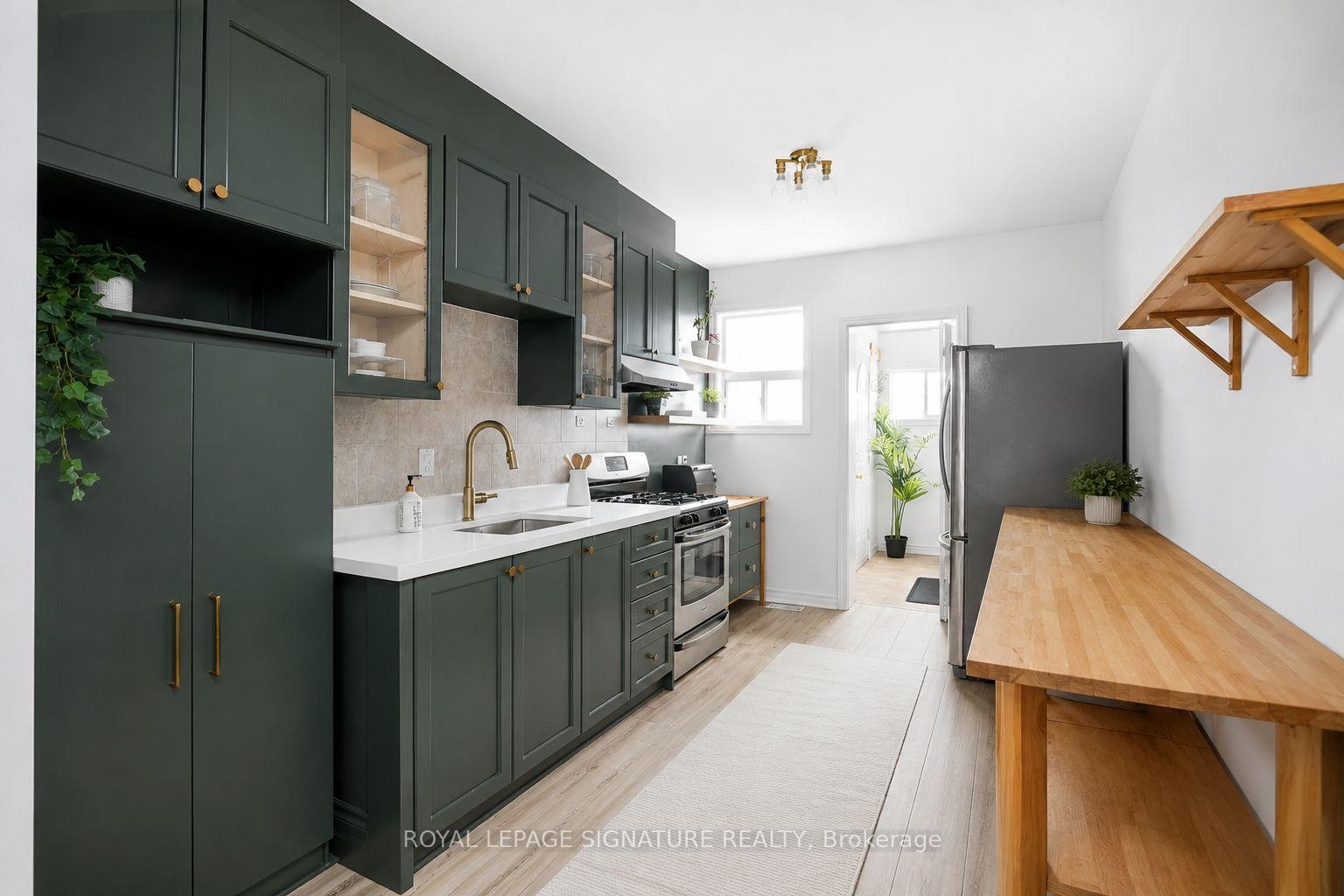









13


Auburn

Avenue,
Toronto,




ON
M6H 2L6

