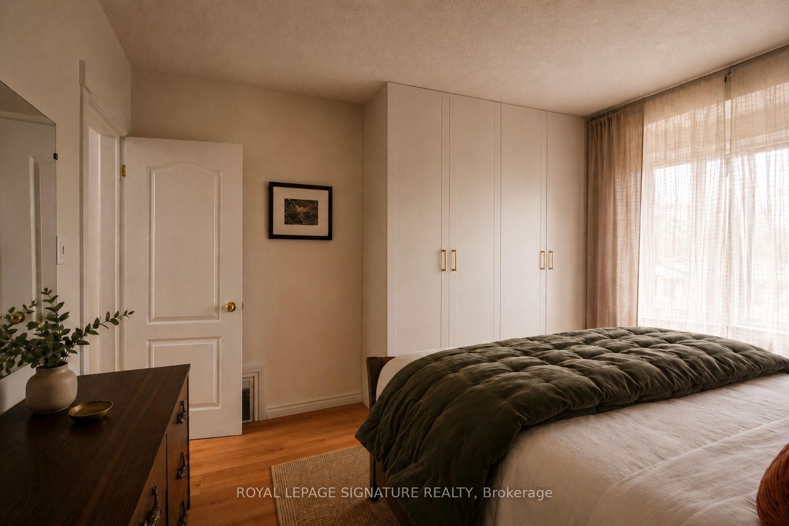 









13


Auburn

Avenue,
Toronto,




ON
M6H 2L6

