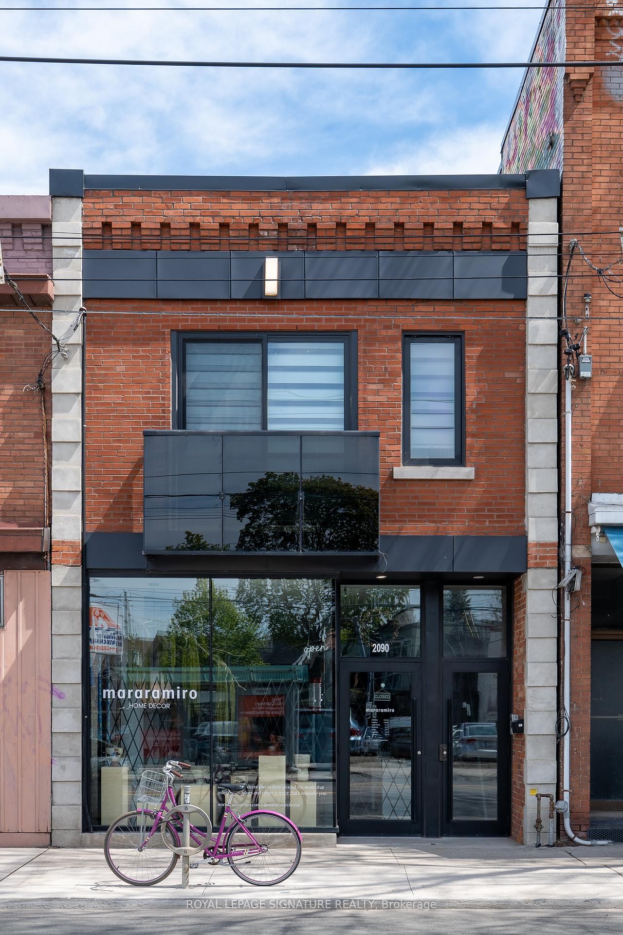 









2090


Dundas

Street West, 1A,
Toronto,




ON
M6R 1W9

