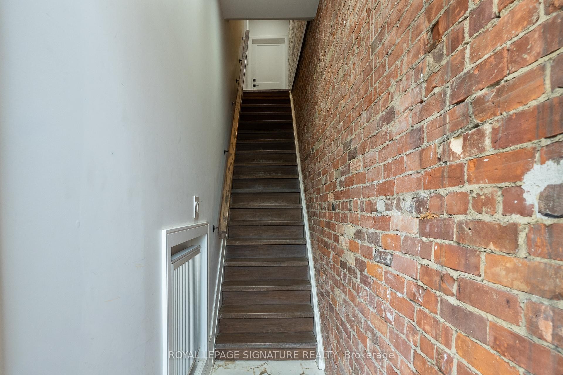 









2090


Dundas

Street West, 1A,
Toronto,




ON
M6R 1W9

