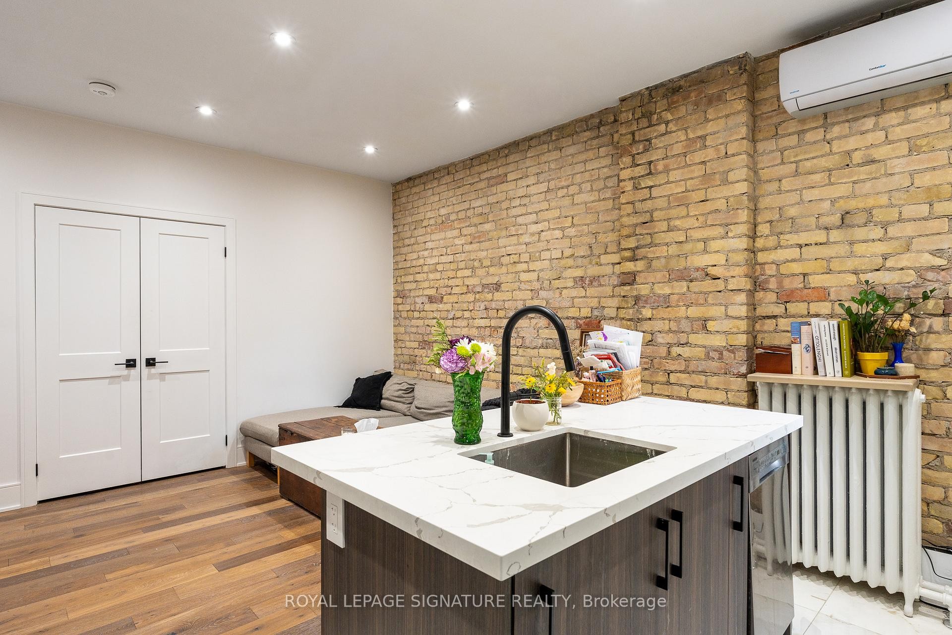 









2090


Dundas

Street West, 1A,
Toronto,




ON
M6R 1W9

