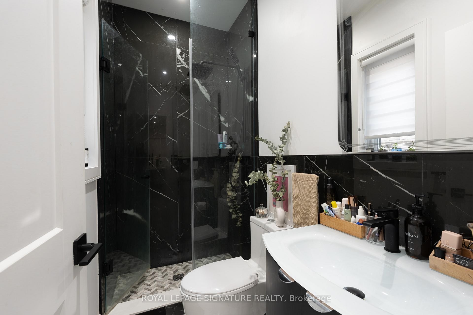 









2090


Dundas

Street West, 1A,
Toronto,




ON
M6R 1W9

