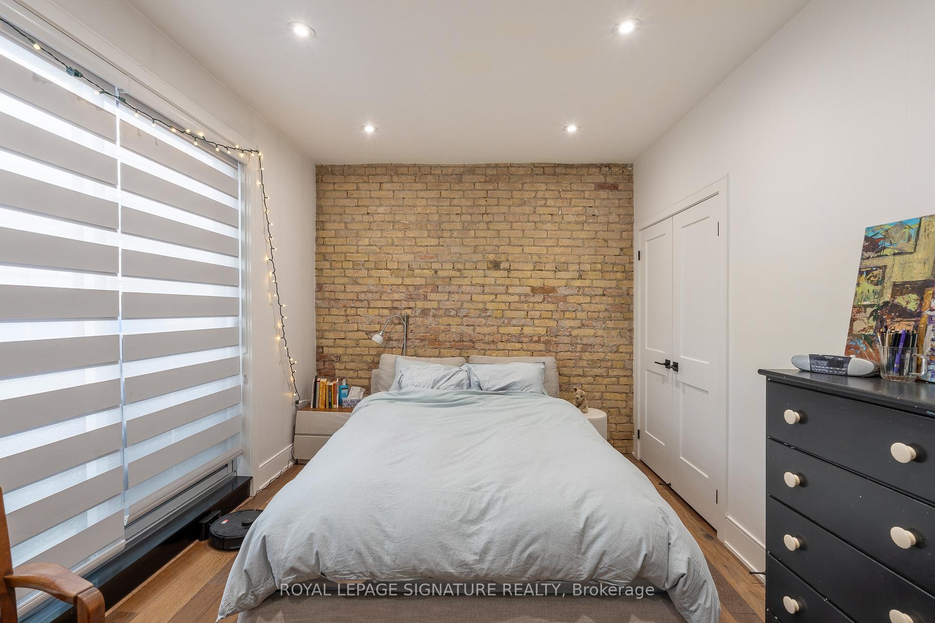 









2090


Dundas

Street West, 1A,
Toronto,




ON
M6R 1W9

