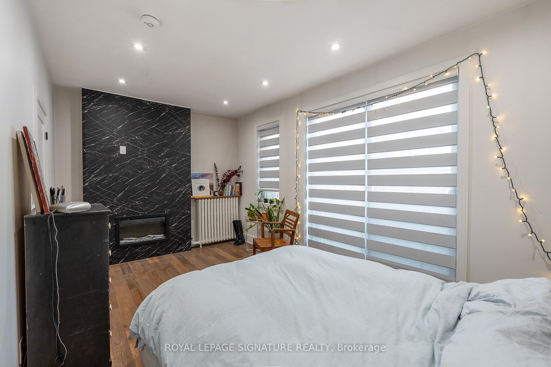 









2090


Dundas

Street West, 1A,
Toronto,




ON
M6R 1W9

