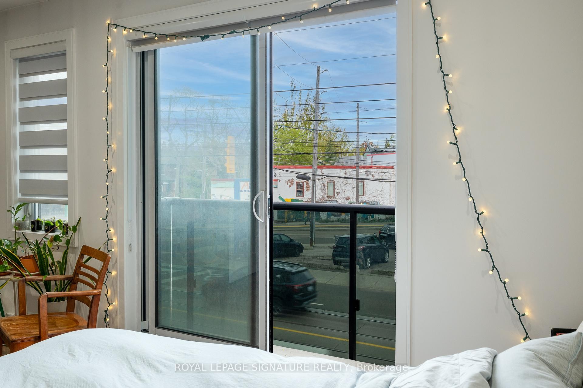 









2090


Dundas

Street West, 1A,
Toronto,




ON
M6R 1W9

