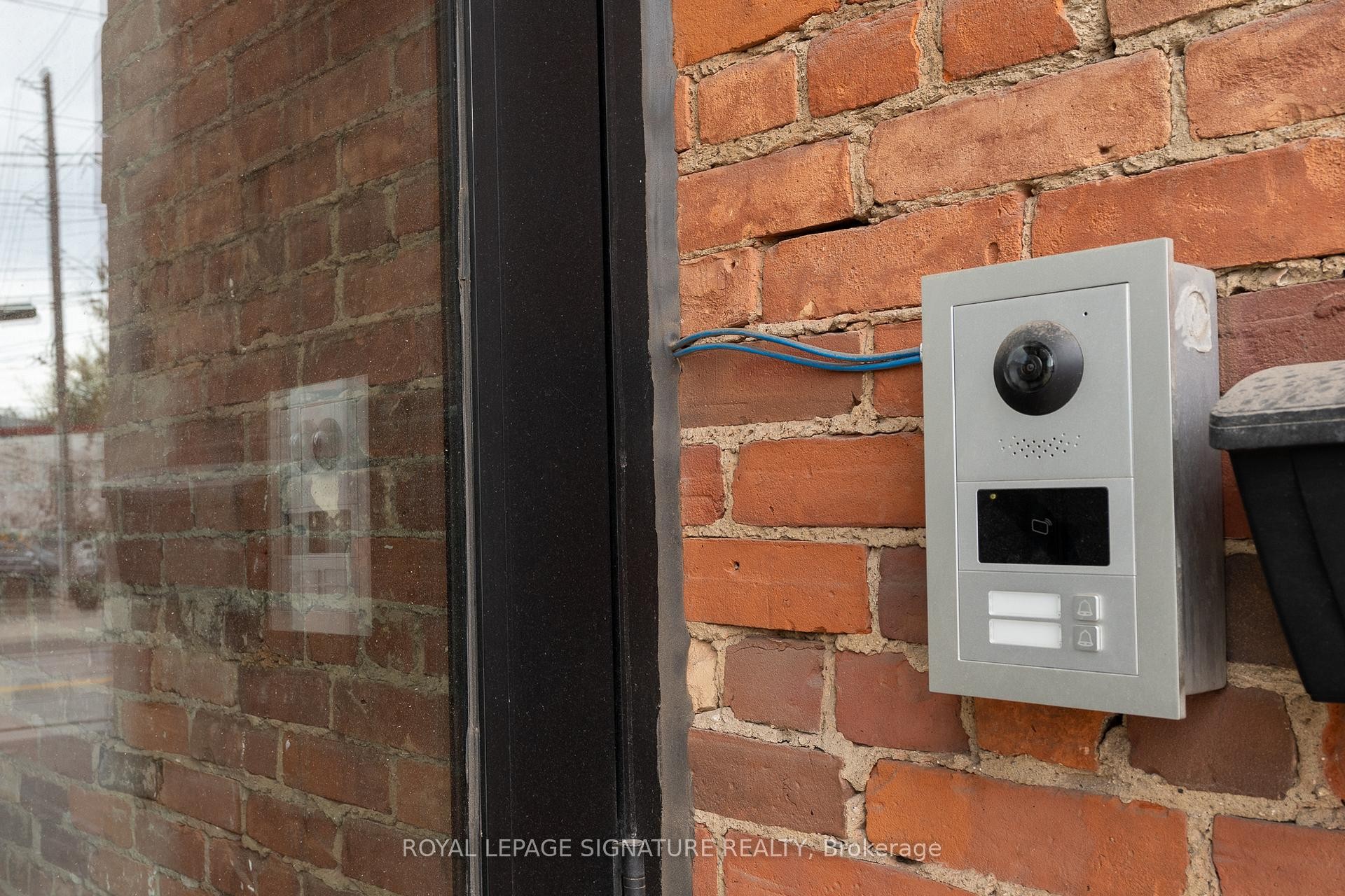









2090


Dundas

Street West, 1A,
Toronto,




ON
M6R 1W9

