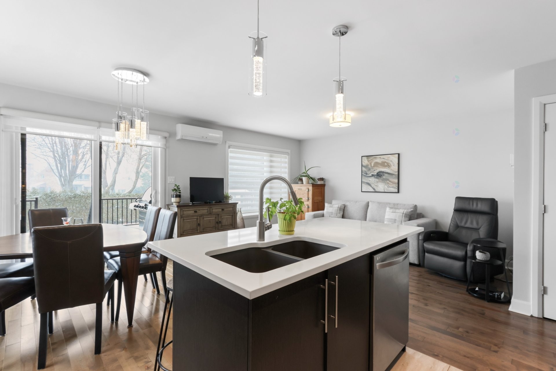 









1185


Rue Principale

, 1,
Saint-Zotique,




QC
J0P1Z0

