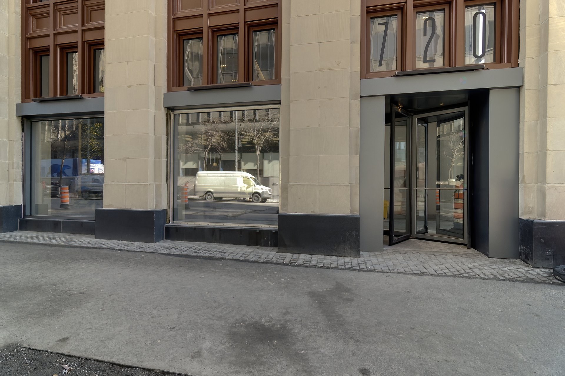 









720


Rue St-Jacques

, 2106,
Montréal (Ville-Marie),




QC
H3C1A1

