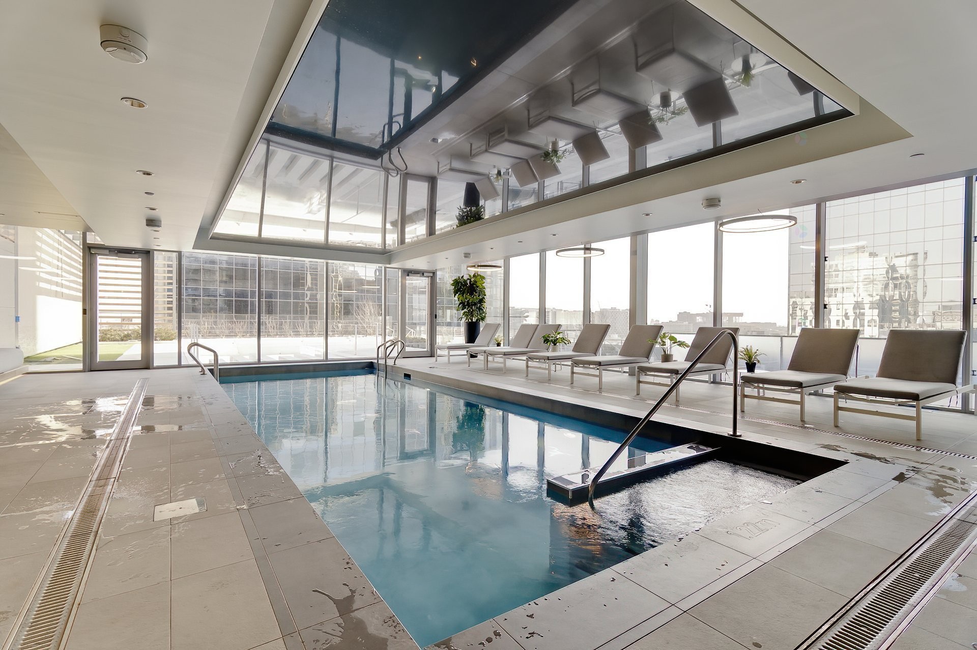 









720


Rue St-Jacques

, 2106,
Montréal (Ville-Marie),




QC
H3C1A1

