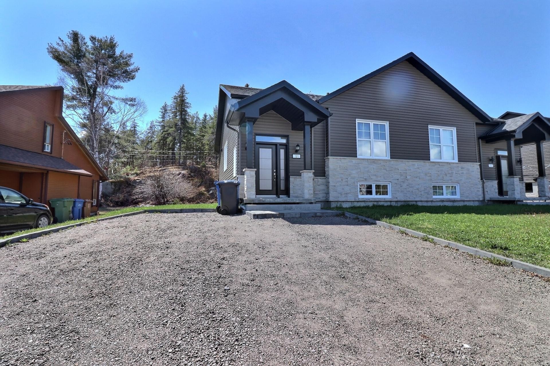 









121


Rue Frédéric

,
Saguenay (Chicoutimi),




QC
G7G4B6

