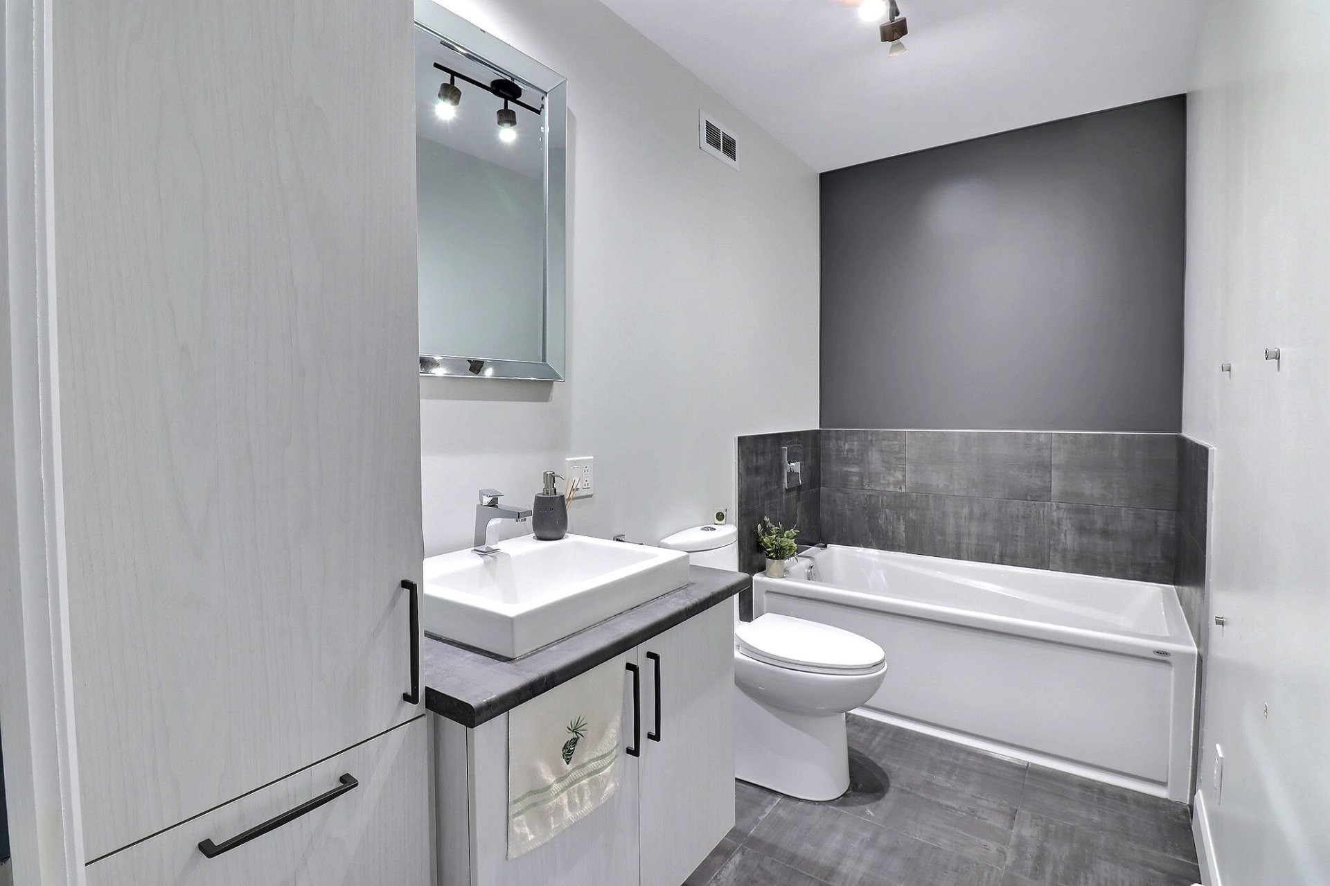 









121


Rue Frédéric

,
Saguenay (Chicoutimi),




QC
G7G4B6

