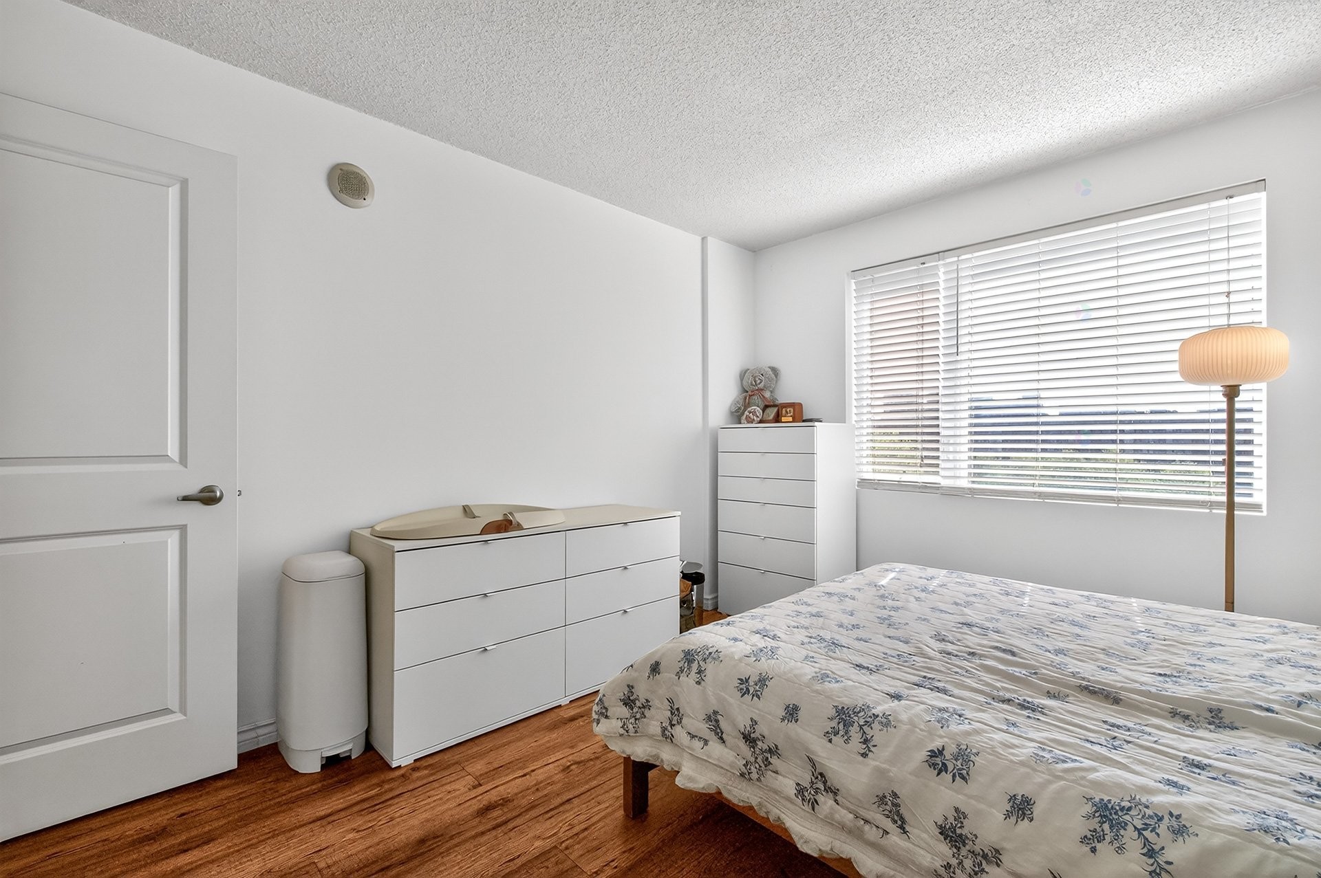 









1280


Rue St-Jacques

, 805,
Montréal (Ville-Marie),




QC
H3C0G1


