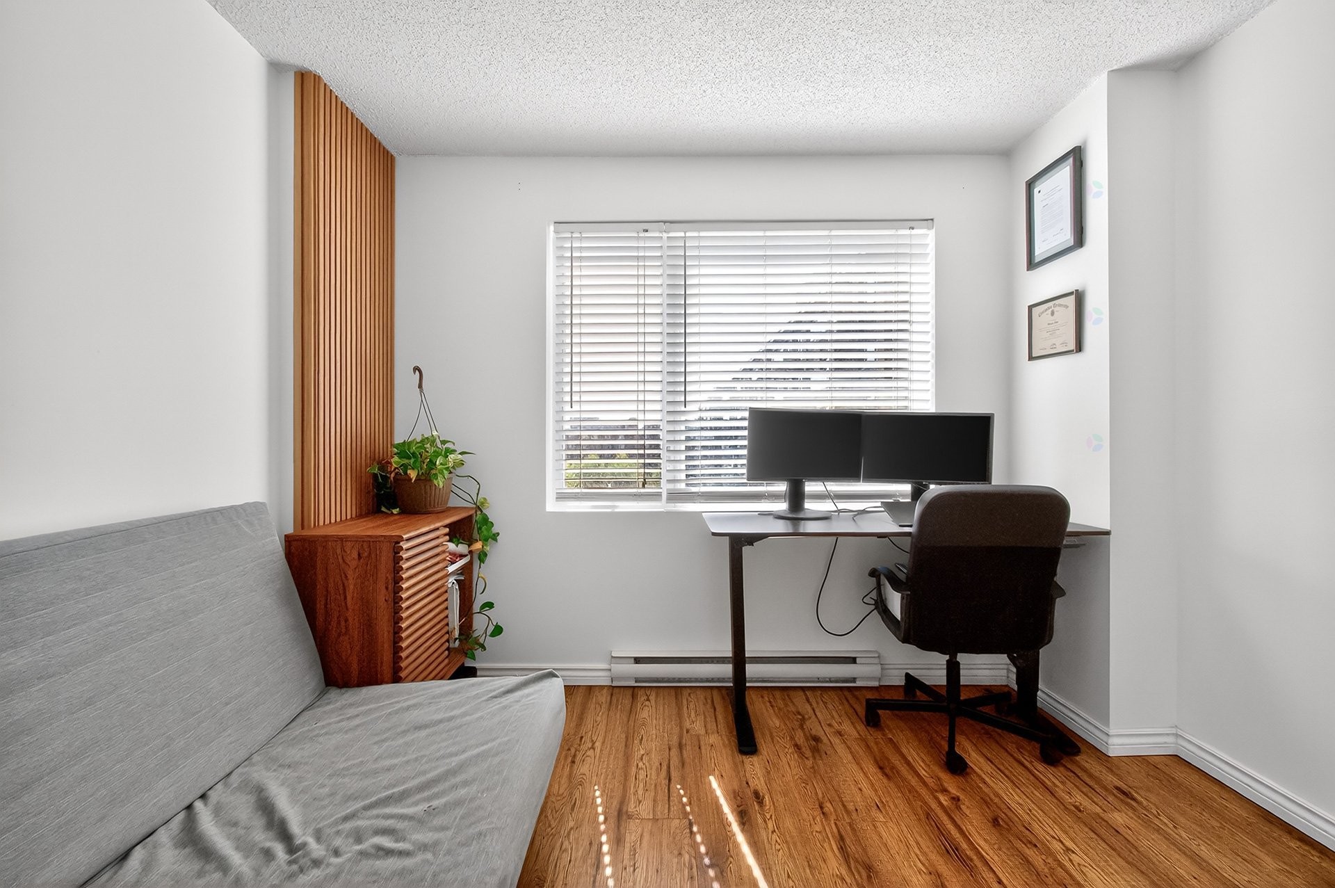 









1280


Rue St-Jacques

, 805,
Montréal (Ville-Marie),




QC
H3C0G1

