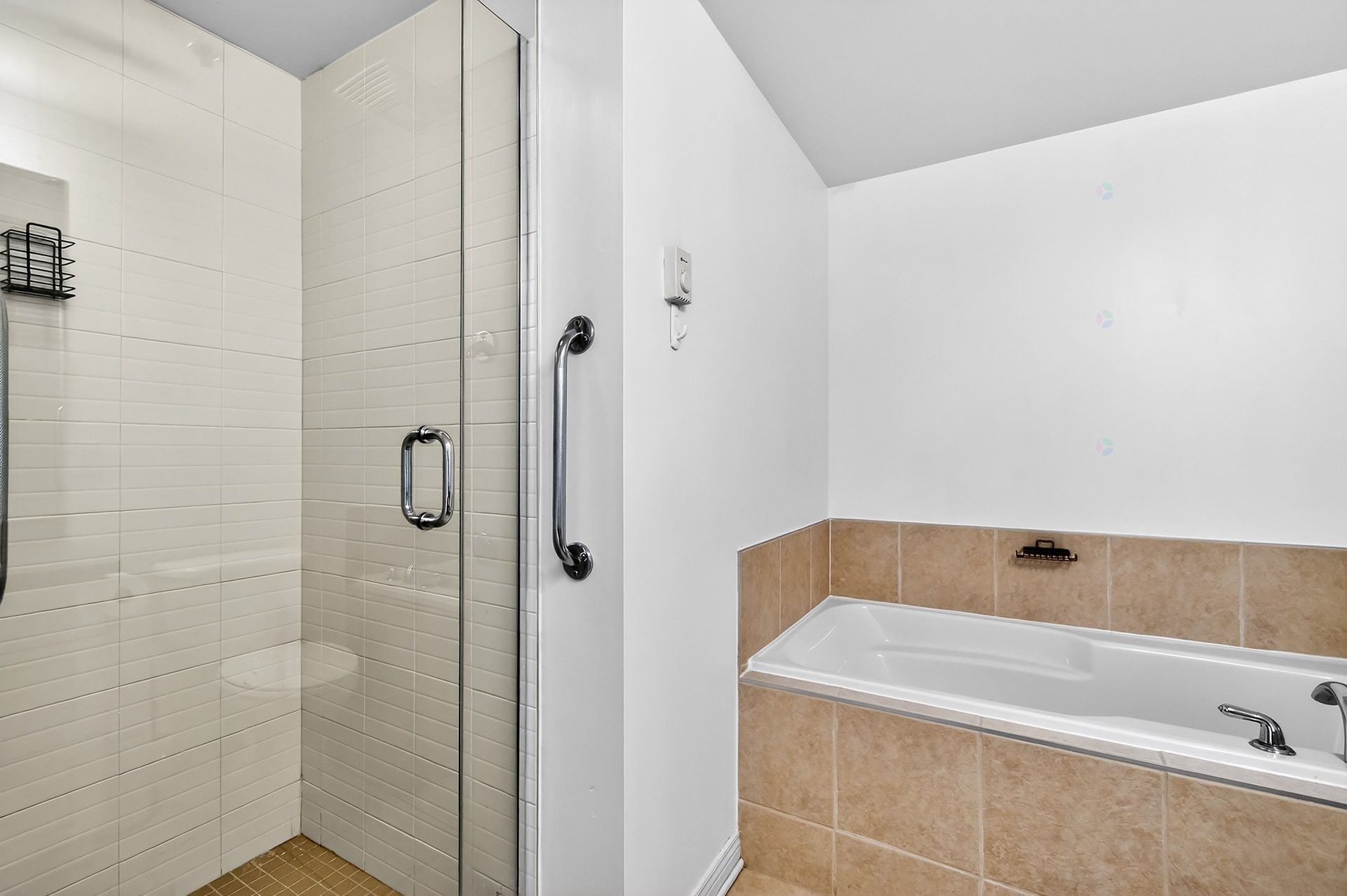 









1280


Rue St-Jacques

, 805,
Montréal (Ville-Marie),




QC
H3C0G1

