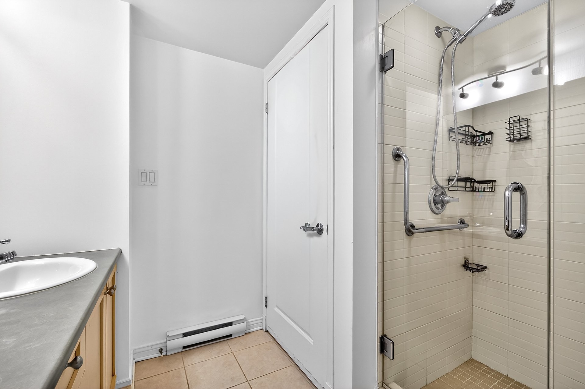 









1280


Rue St-Jacques

, 805,
Montréal (Ville-Marie),




QC
H3C0G1

