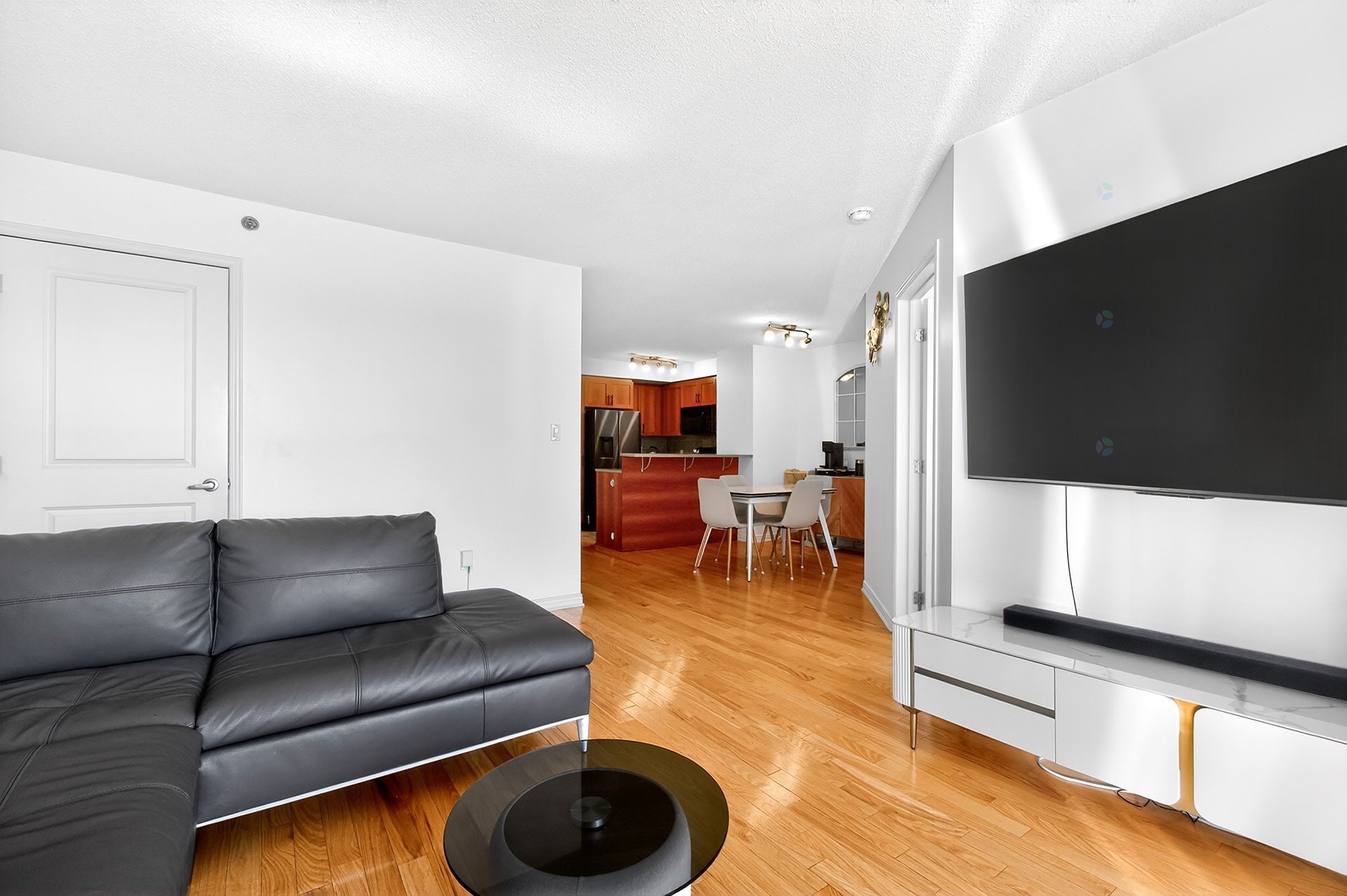 









1280


Rue St-Jacques

, 805,
Montréal (Ville-Marie),




QC
H3C0G1


