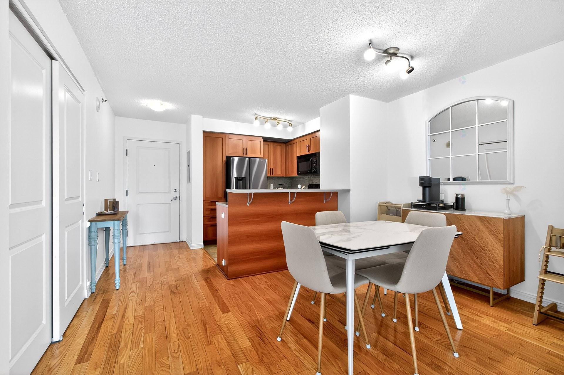 









1280


Rue St-Jacques

, 805,
Montréal (Ville-Marie),




QC
H3C0G1

