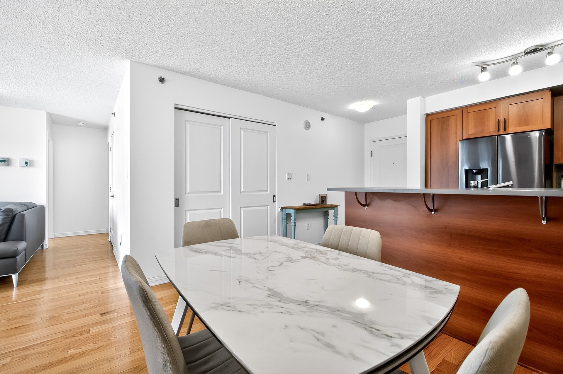 









1280


Rue St-Jacques

, 805,
Montréal (Ville-Marie),




QC
H3C0G1

