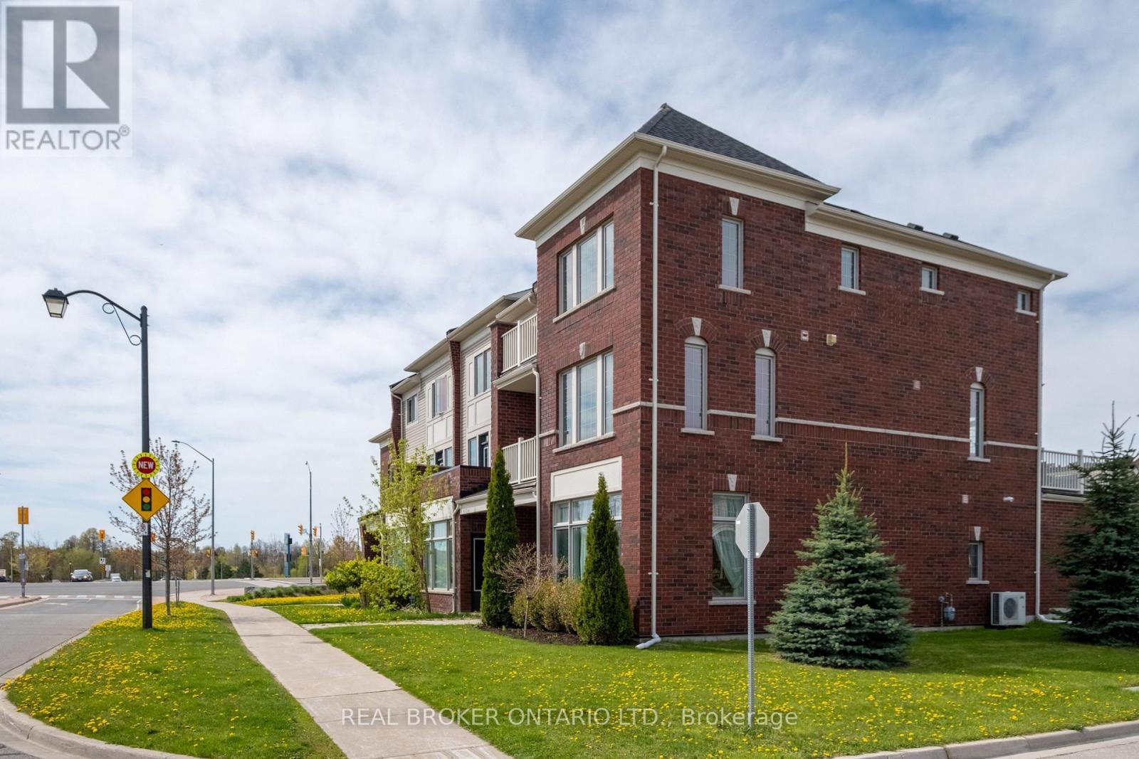 












2 MCDEVITT LANE

,
Caledon,




Ontario
L7C3S4

