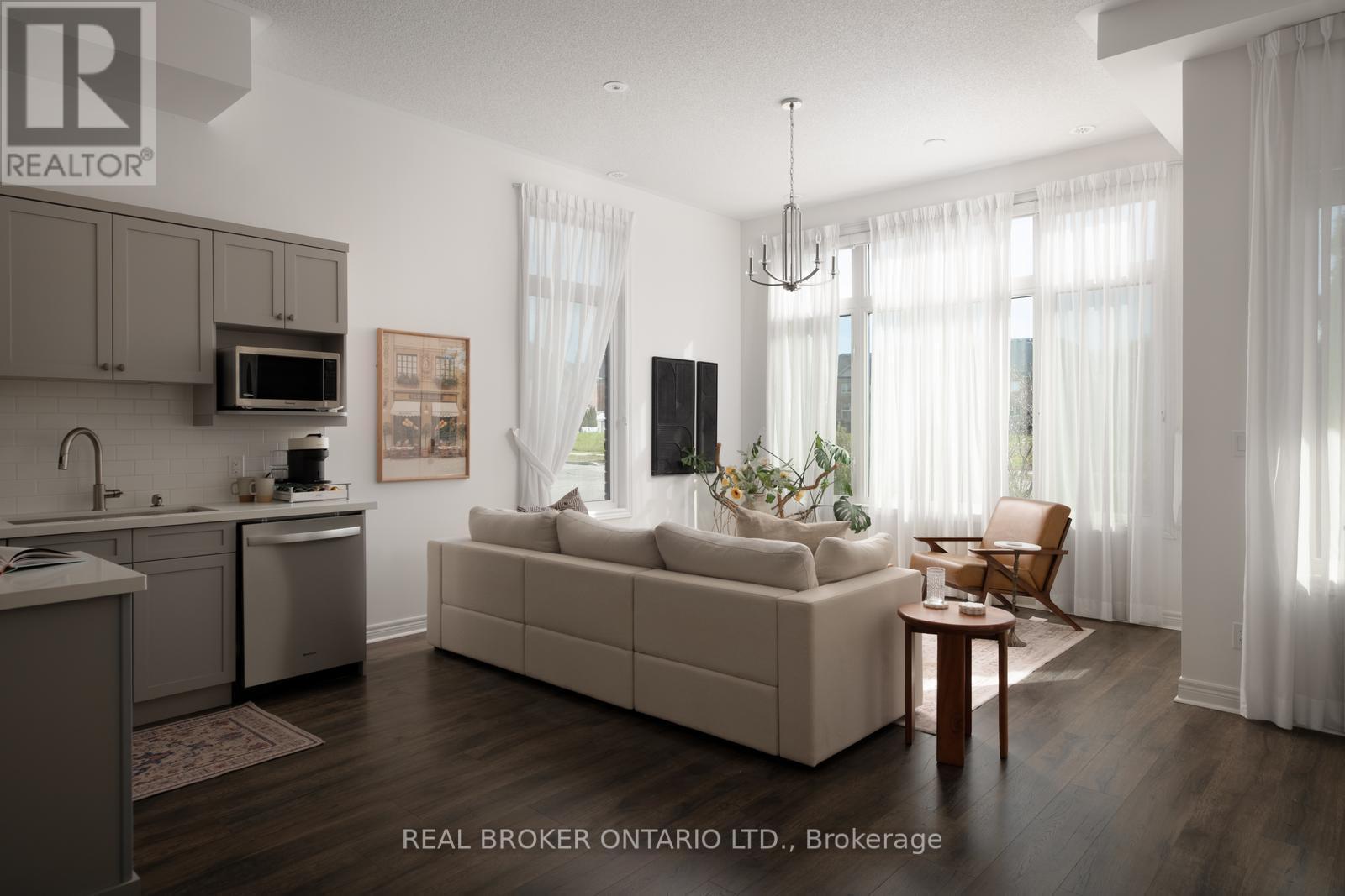 












2 MCDEVITT LANE

,
Caledon,




Ontario
L7C3S4


